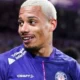 Fechado com o Bahia, atacante Rafael Ratão desembarca em Salvador