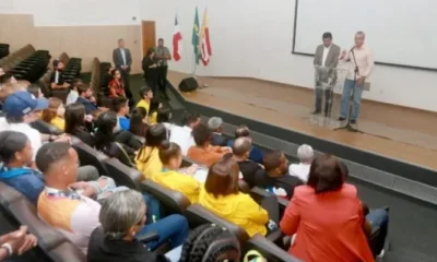Atletas e paratletas de alto rendimento são recebidos pelo governador