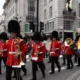 Premiê britânico pede desculpas a veteranos militares LGBT
