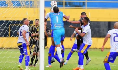 Vitória da Conquista larga na frente na semifinal da Série B